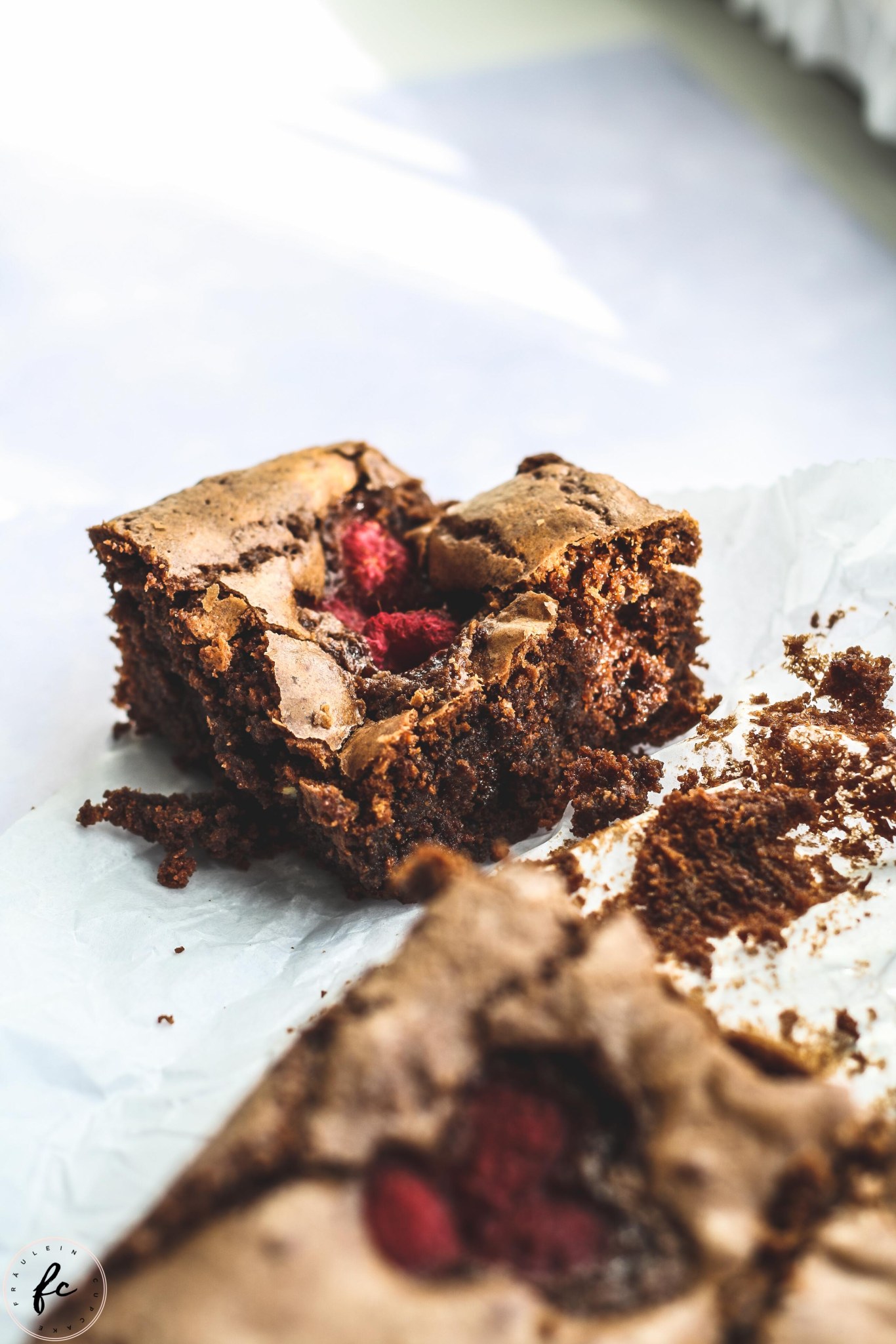 Rezept für Brownies mit Himbeeren und gehackter Schokolade